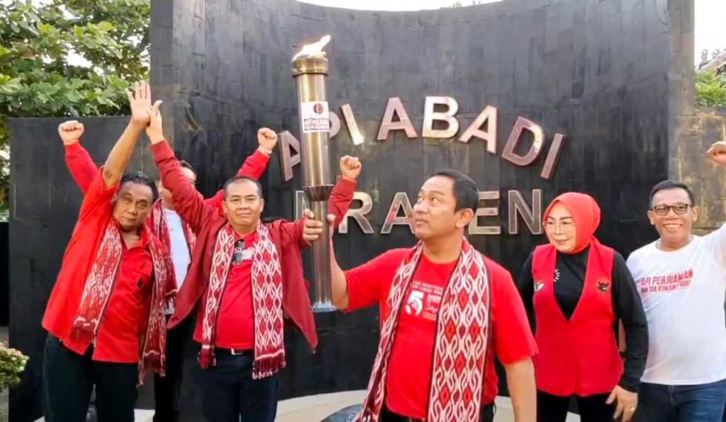 Jelang Rakernas Ke- 5, Pengurus DPP dan Kader PDIP Ambil Api Abadi&nbsp;Mrapen