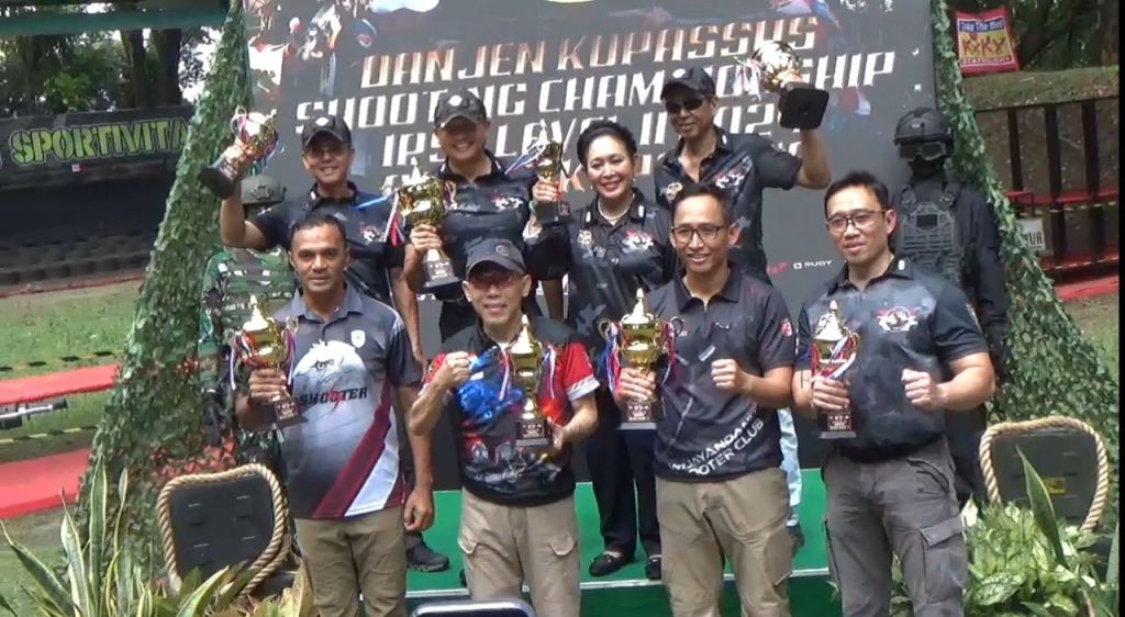 Pasangan Mayjen TNI Djon Afriadi – Sinyo Haryanto Juara 1 Pistol Dueling Falling Plate di Danjen Kopassus Shooting Championship&nbsp;2024