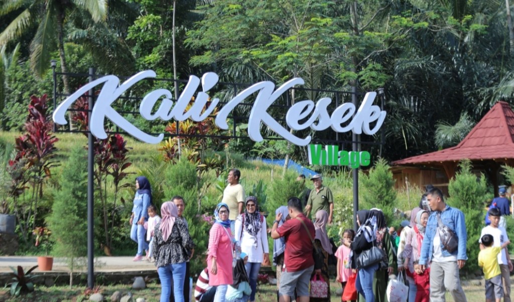 Ribuan Orang Berbondong-Bondong Kunjungi Destinasi Wisata Kalikesek&nbsp;Limbangan