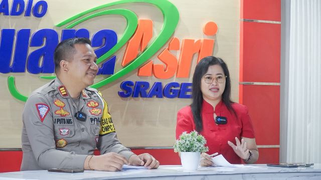 Satlantas Polres Sragen Sosialisasikan Kamseltibcarlantas kepada Masyarakat Lewat Talk Show di Radio Buana&nbsp;Asri