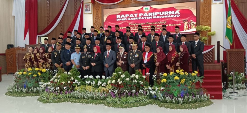 Bupati Sukoharjo Berpesan kepada Anggota DPRD yang Baru Agar Selalu Lengkap Saat Rapat&nbsp;Paripurna